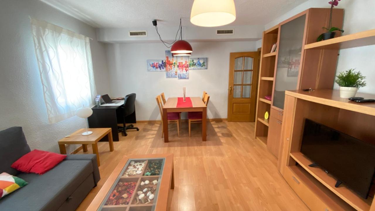 Aluche Con Parking Gratuito Appartement Madrid